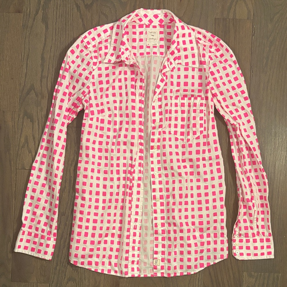 Gap “The Fitted Boyfriend” Pink and White Checkered Button-Up Shirt, Size XS